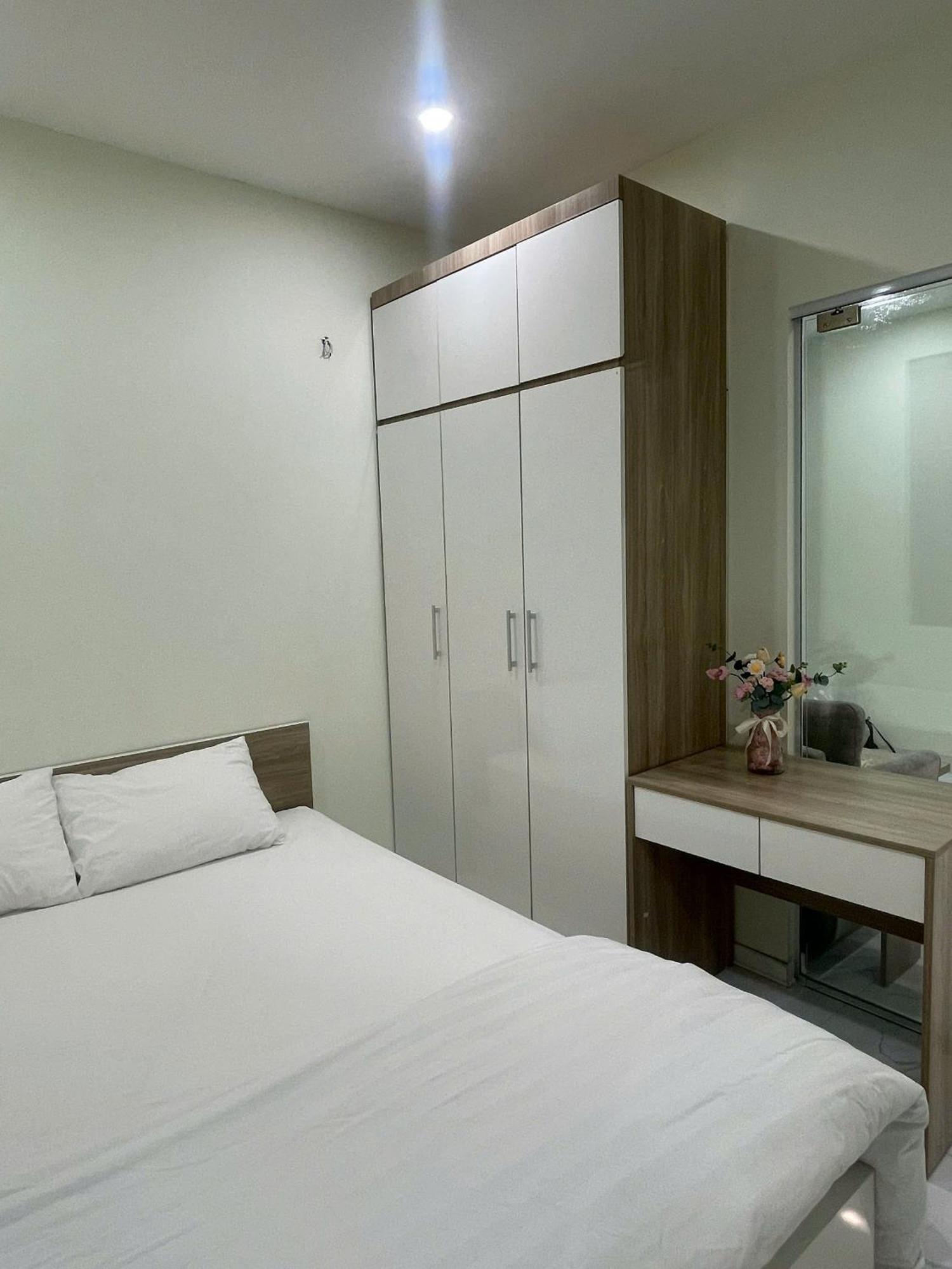 Era Apartment Xuan Thuy Hanoi Buitenkant foto